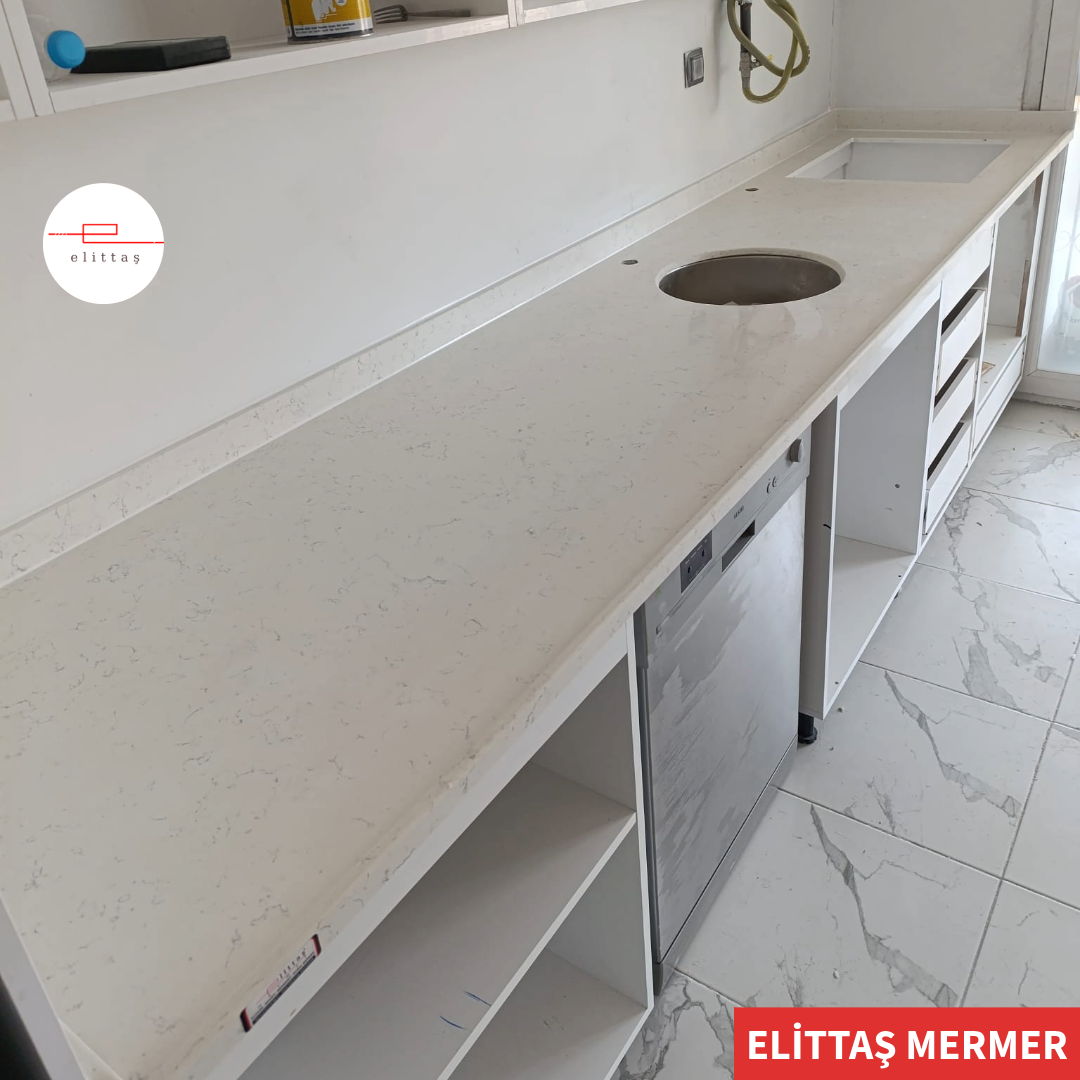 Untitled-3-2001-cordelia-kuvars-calisco-mutfak-tezgahi